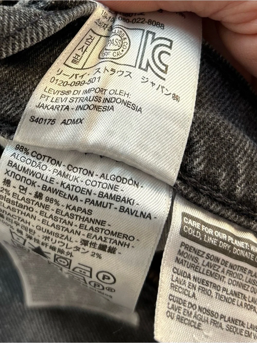 Levi’s 505 Men's Black Wash Straight Leg Jeans / 28” waist